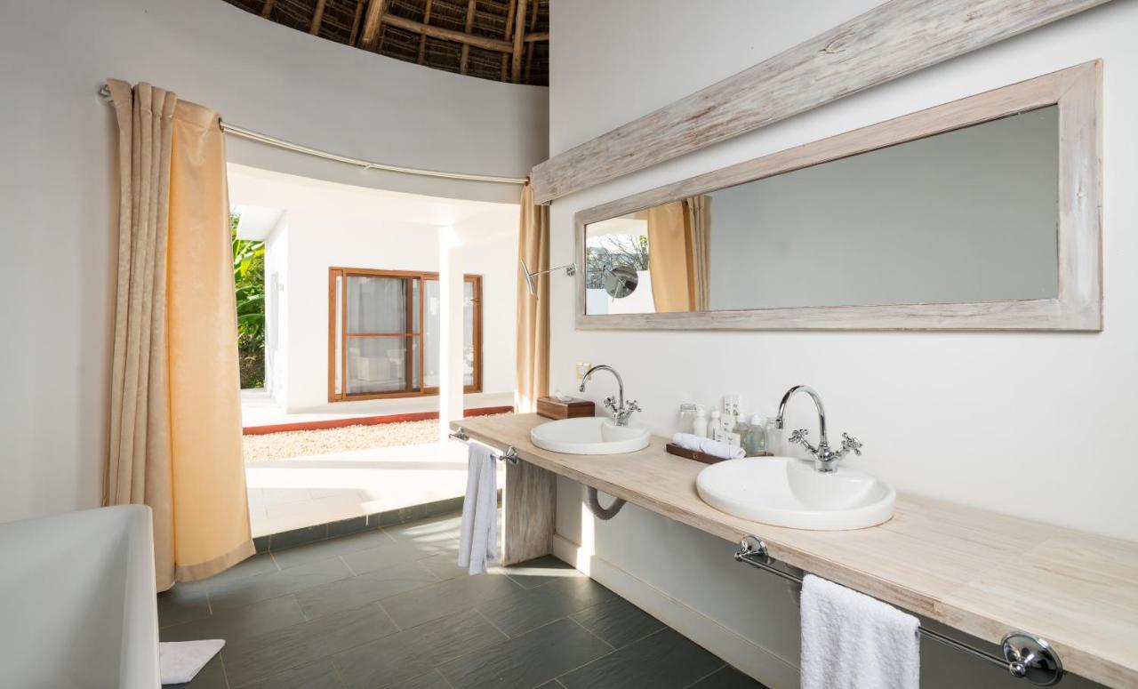 Gold Zanzibar Beach House & Spa Кендва Екстериор снимка