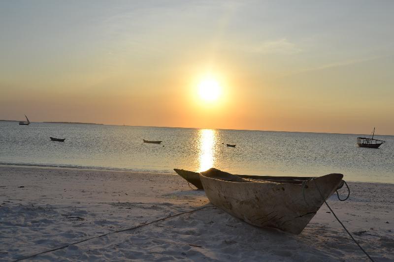 Gold Zanzibar Beach House & Spa Кендва Екстериор снимка