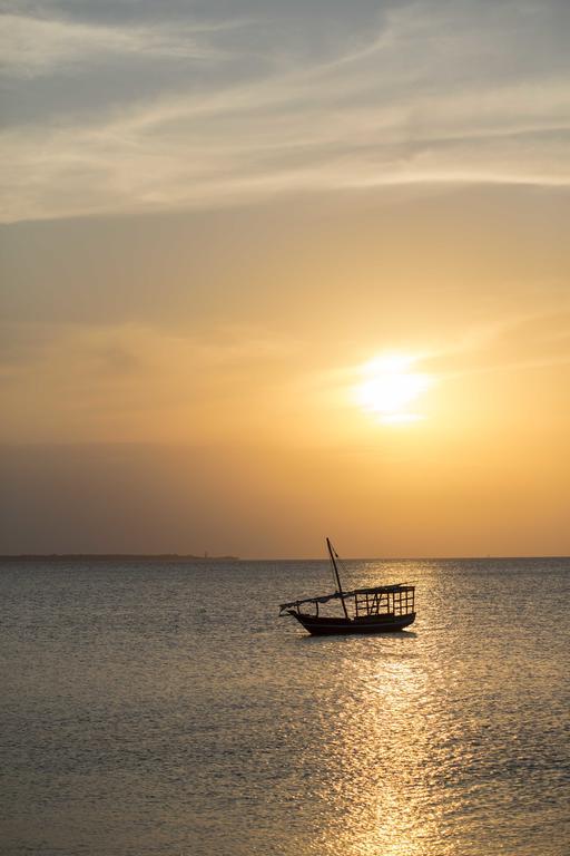 Gold Zanzibar Beach House & Spa Кендва Екстериор снимка