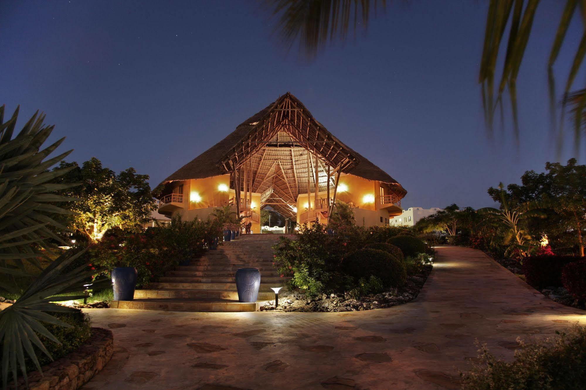 Gold Zanzibar Beach House & Spa Кендва Екстериор снимка