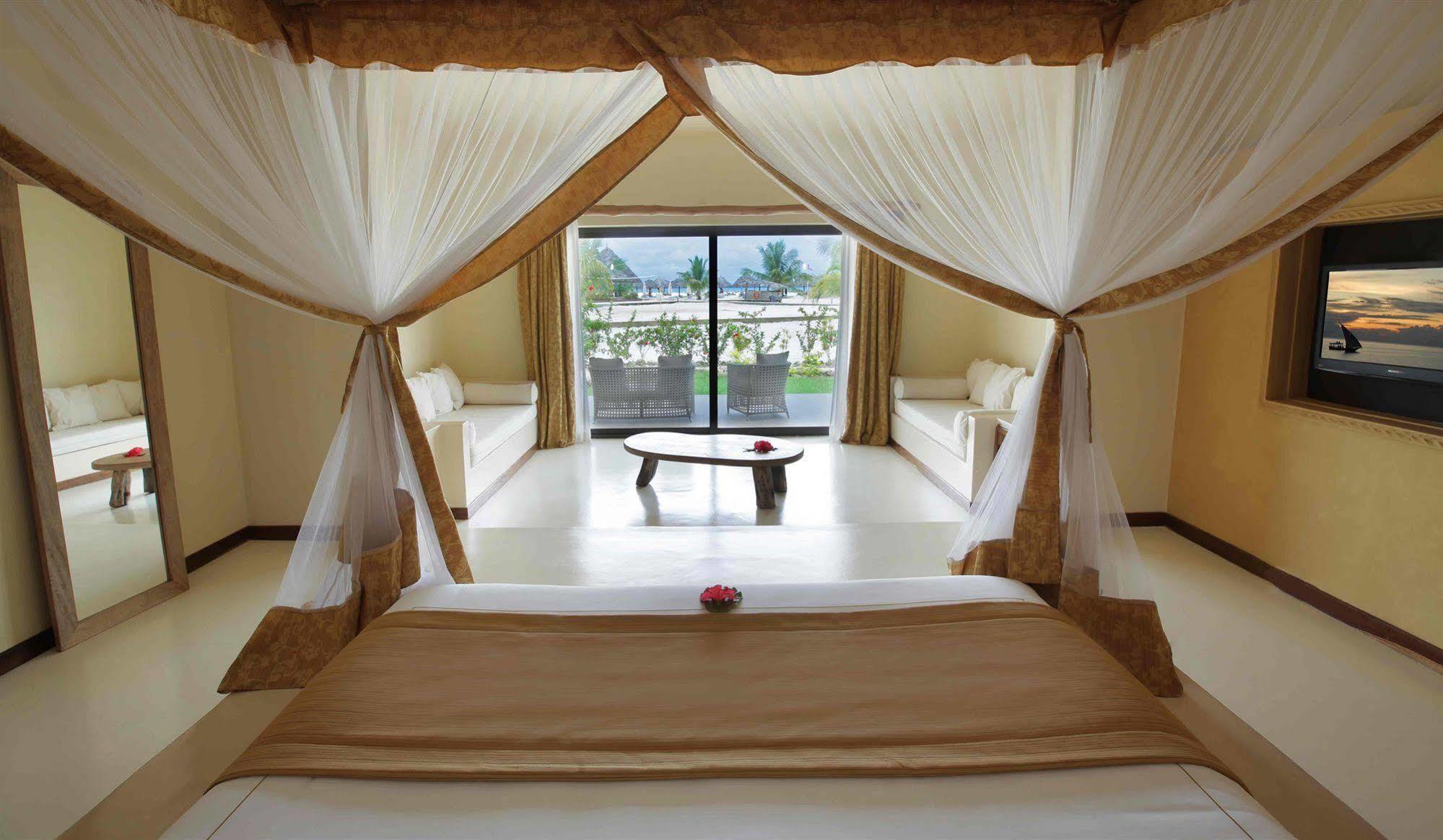 Gold Zanzibar Beach House & Spa Кендва Екстериор снимка