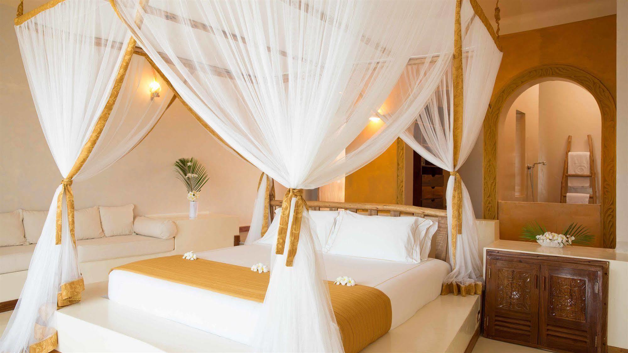 Gold Zanzibar Beach House & Spa Кендва Екстериор снимка