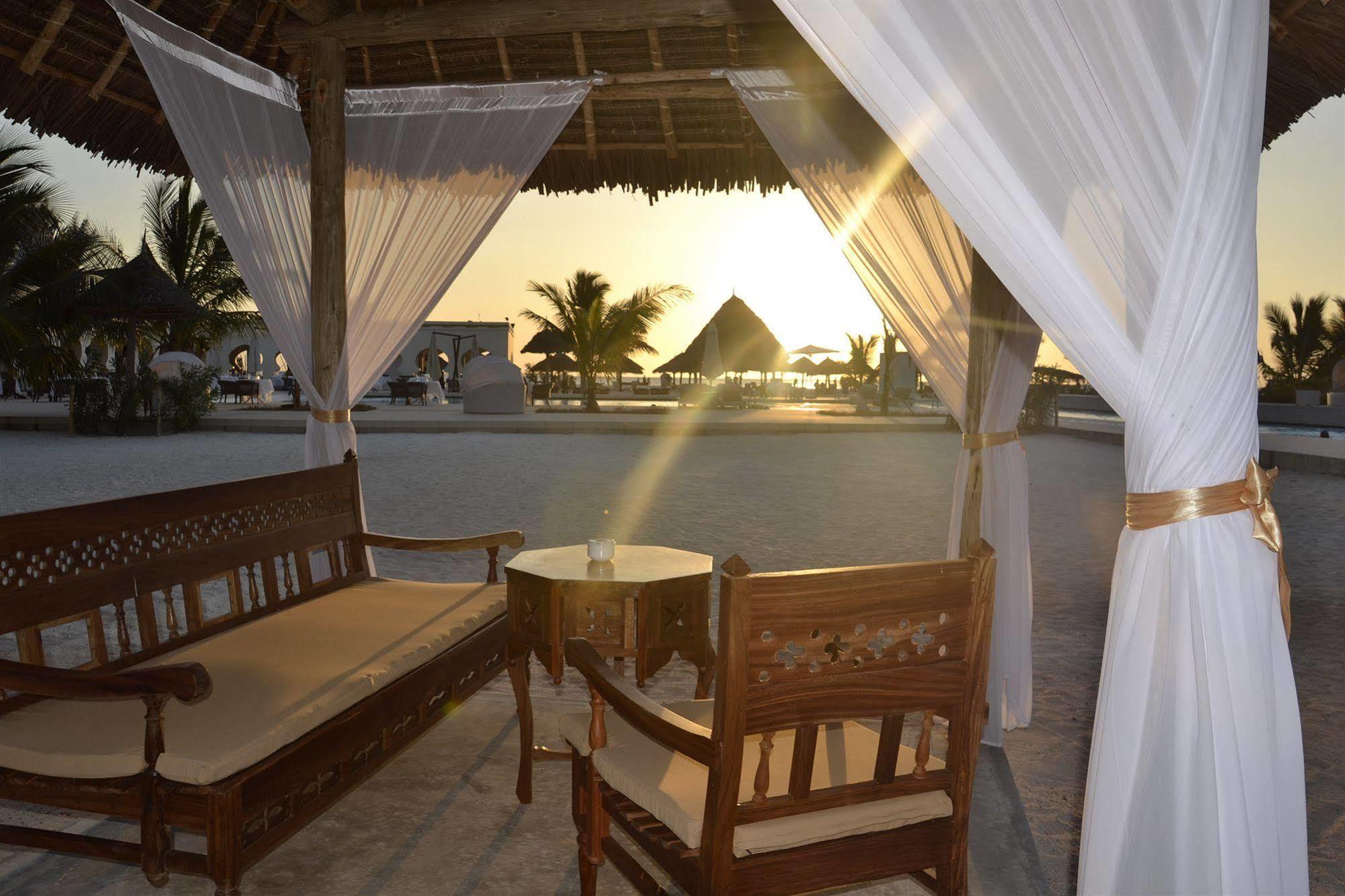 Gold Zanzibar Beach House & Spa Кендва Екстериор снимка